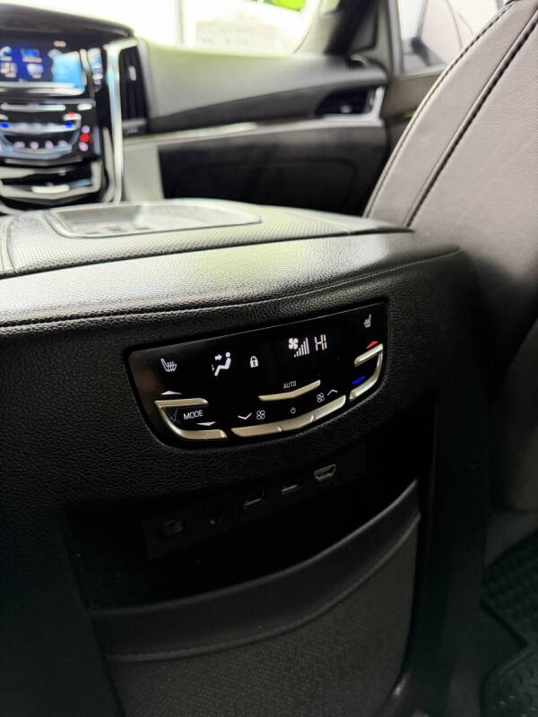 2017 Cadillac Escalade Platinum