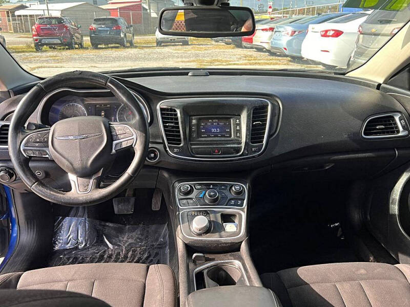 2017 Chrysler 200 Touring