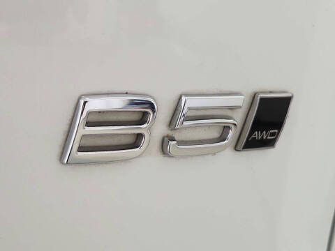 2023 Volvo XC40 B5 Plus Bright Theme
