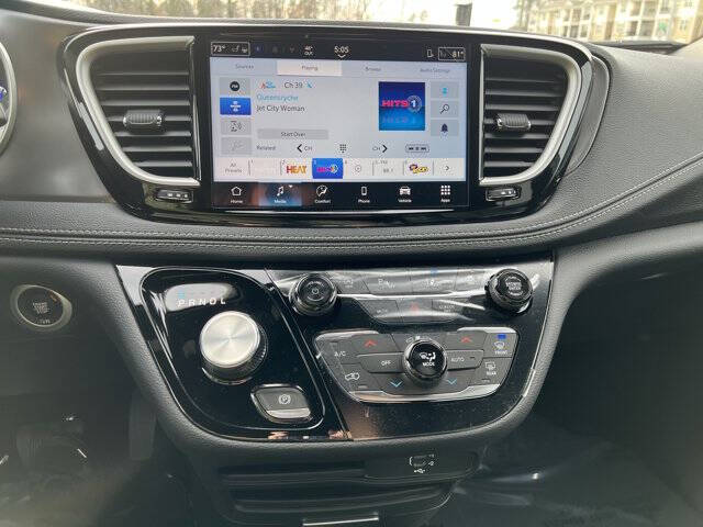 2026 Chrysler Pacifica Select