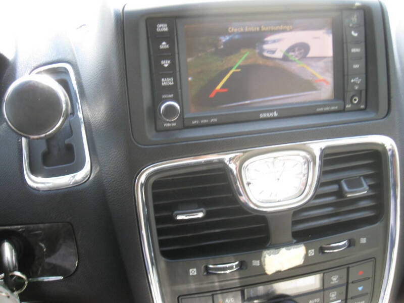 2012 Chrysler Town and Country Touring