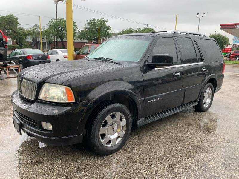 2005 Lincoln Navigator for sale at Friendly Auto Sales in Pasadena TX