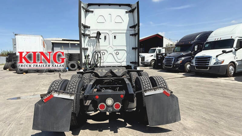 2021 Freightliner Cascadia