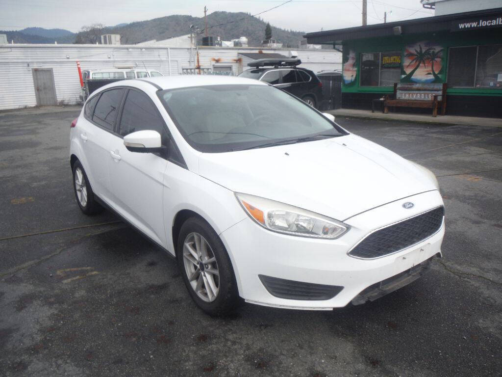 White 2017 Ford Focus SE SE 4dr Hatchback 1