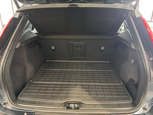 2022 Volvo XC40 T5 Momentum