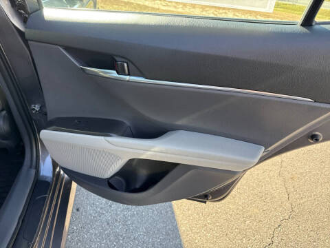 2024 Toyota Camry Hybrid LE