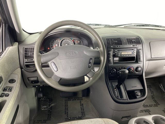 2005 Kia Sedona LX