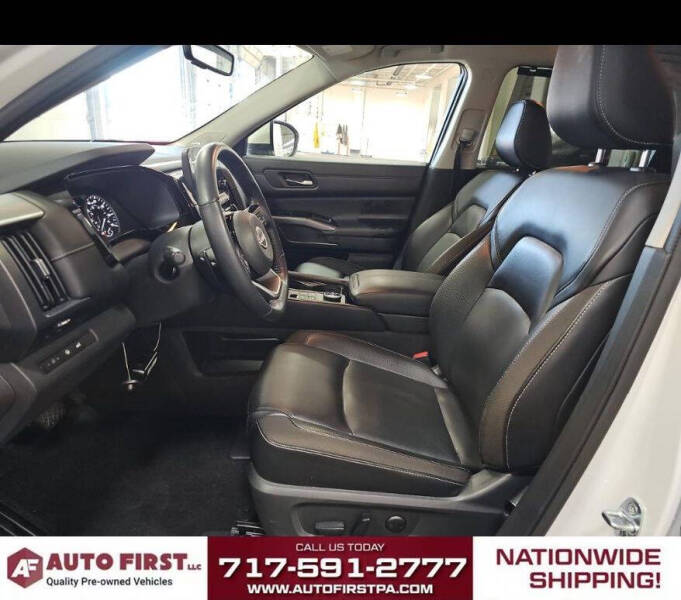 2023 Nissan Pathfinder SL