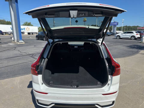 2025 Volvo XC60 B5 Plus Dark Theme