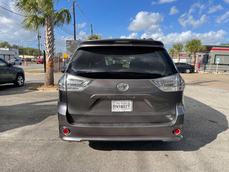 2013 Toyota Sienna for sale at SMART CHOICE AUTO in Pasadena, TX