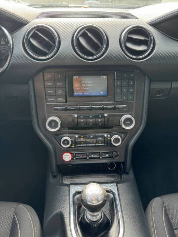 2017 Ford Mustang V6