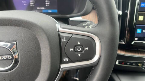 2022 Volvo XC60 B5 Momentum