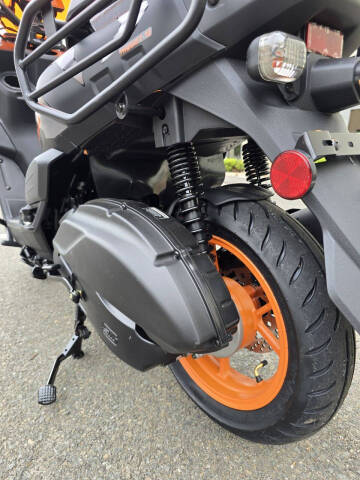 2027 Supermach Tank 200cc EFI