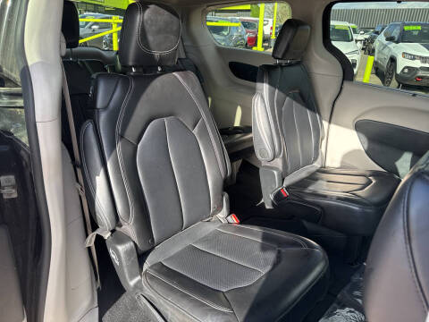 2024 Chrysler Pacifica Touring L