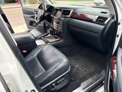 2015 Lexus LX 570