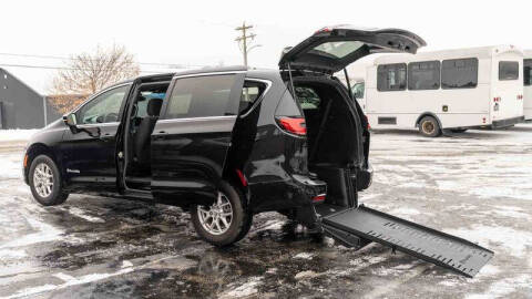 2024 Chrysler Pacifica Touring