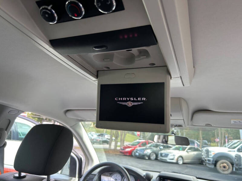 2009 Chrysler Town and Country Touring