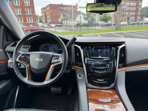 2017 Cadillac Escalade Luxury