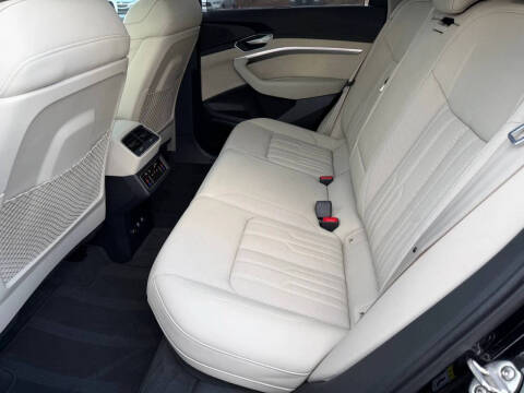 2019 Audi e-tron quattro Prestige