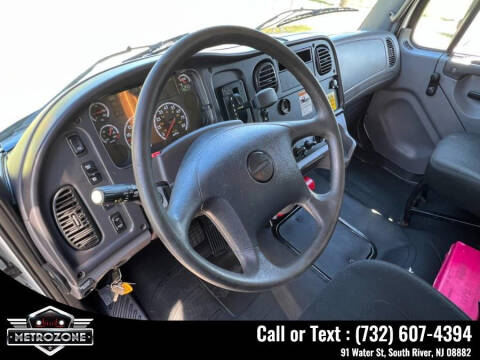 2012 Freightliner M2 106