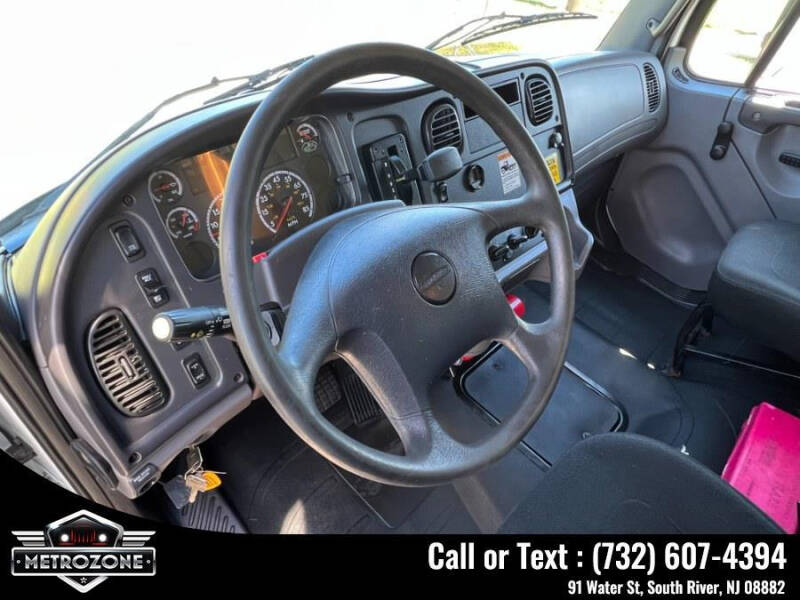 2012 Freightliner M2 106