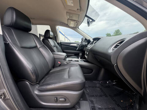 2017 Nissan Pathfinder SL