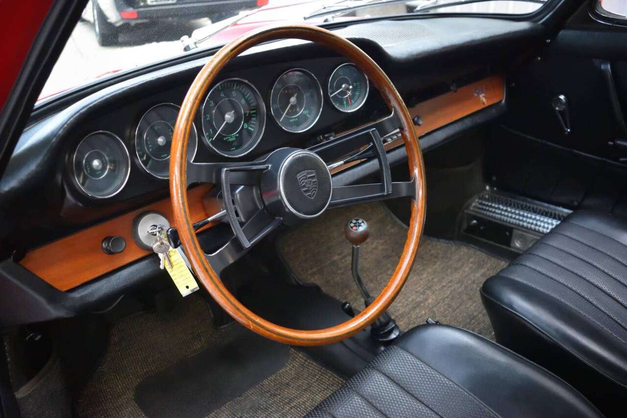 1966 Porsche 911 32