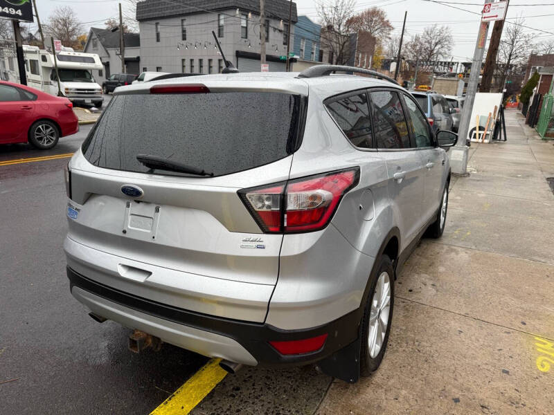 2018 Ford Escape SEL photo 8