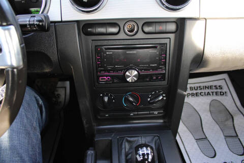 2005 Ford Mustang V6 Deluxe