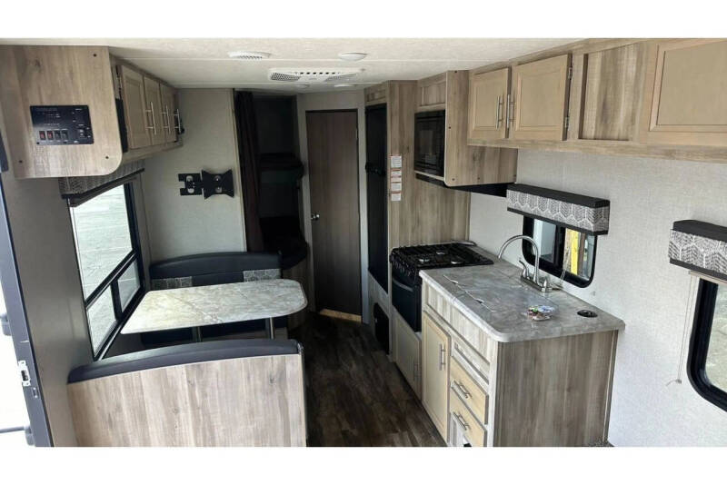 2020 Coachmen RV Catalina Summit 8