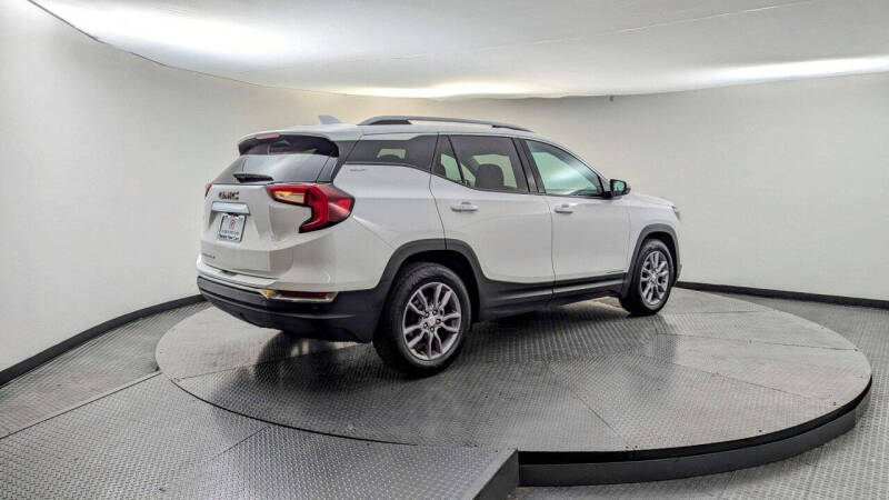 2023 GMC Terrain SLT