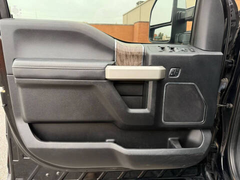 2017 Ford F-350 Super Duty Lariat