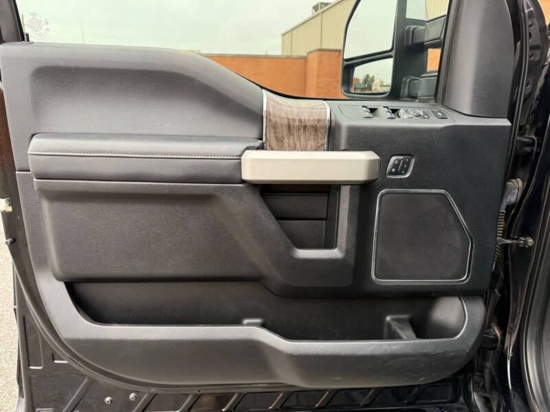 2017 Ford F-350 Super Duty Lariat