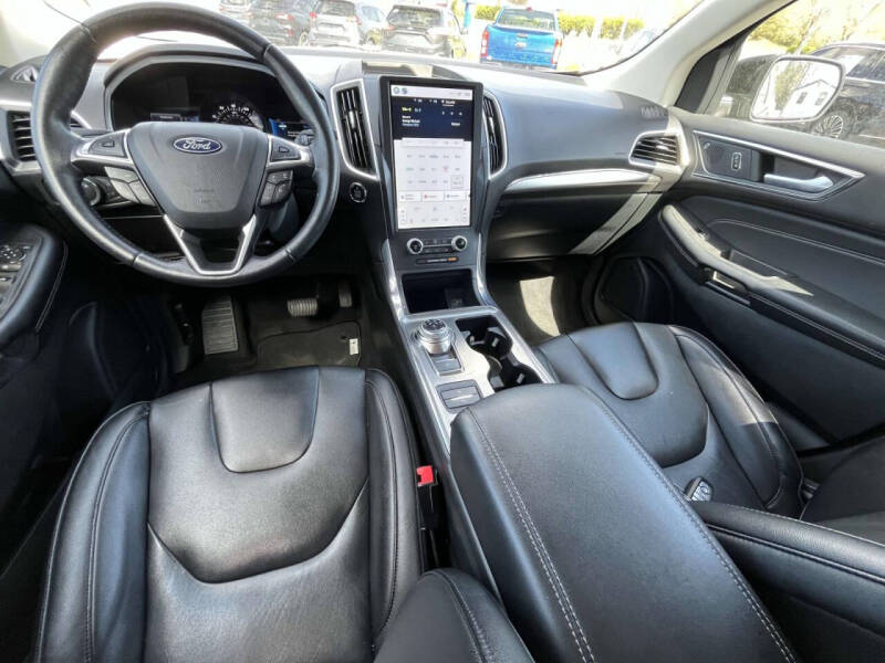 2022 Ford Edge Titanium