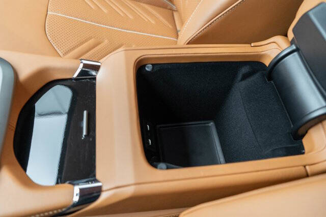 2026 Aston Martin DBX 32