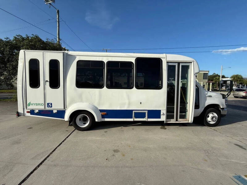2017 Ford E-Series E-450 SD
