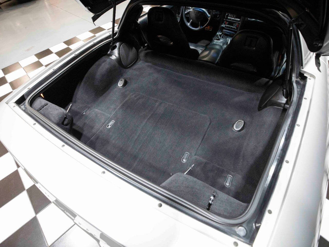 2004 Chevrolet Corvette 32