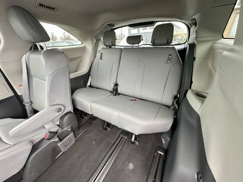 2022 Toyota Sienna XLE 7-Passenger