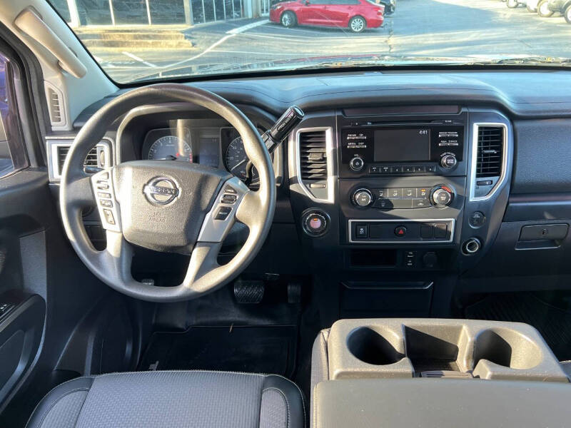 2017 Nissan Titan SV