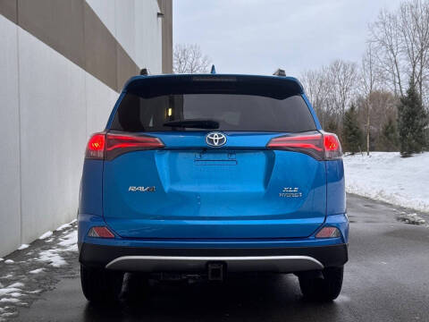 2017 Toyota RAV4 Hybrid XLE