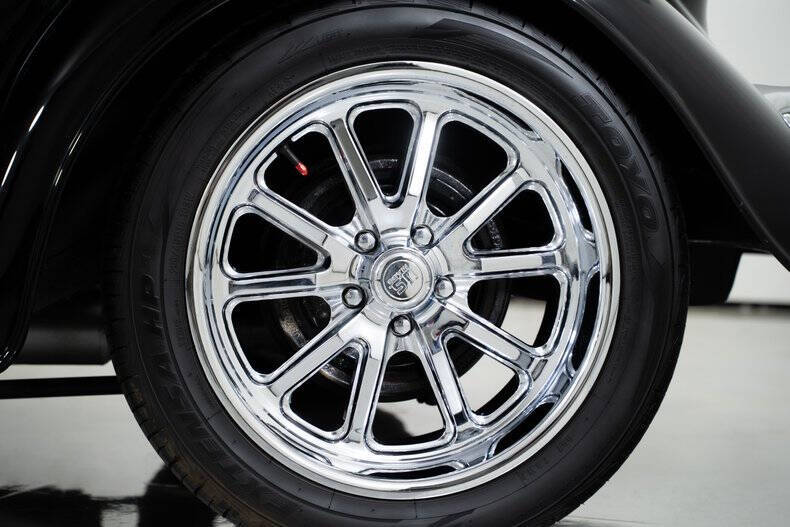 1933 Ford Super Deluxe