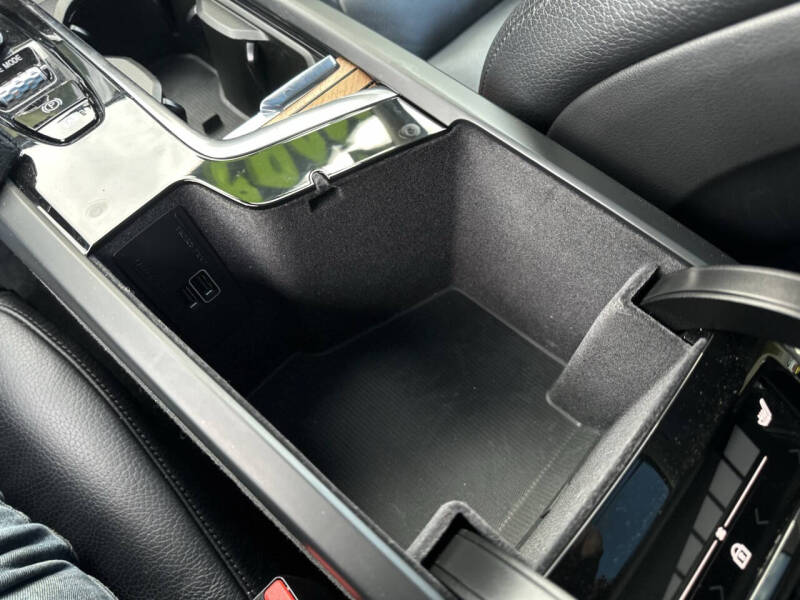 2021 Volvo XC90 T6 Momentum 7-Passenger