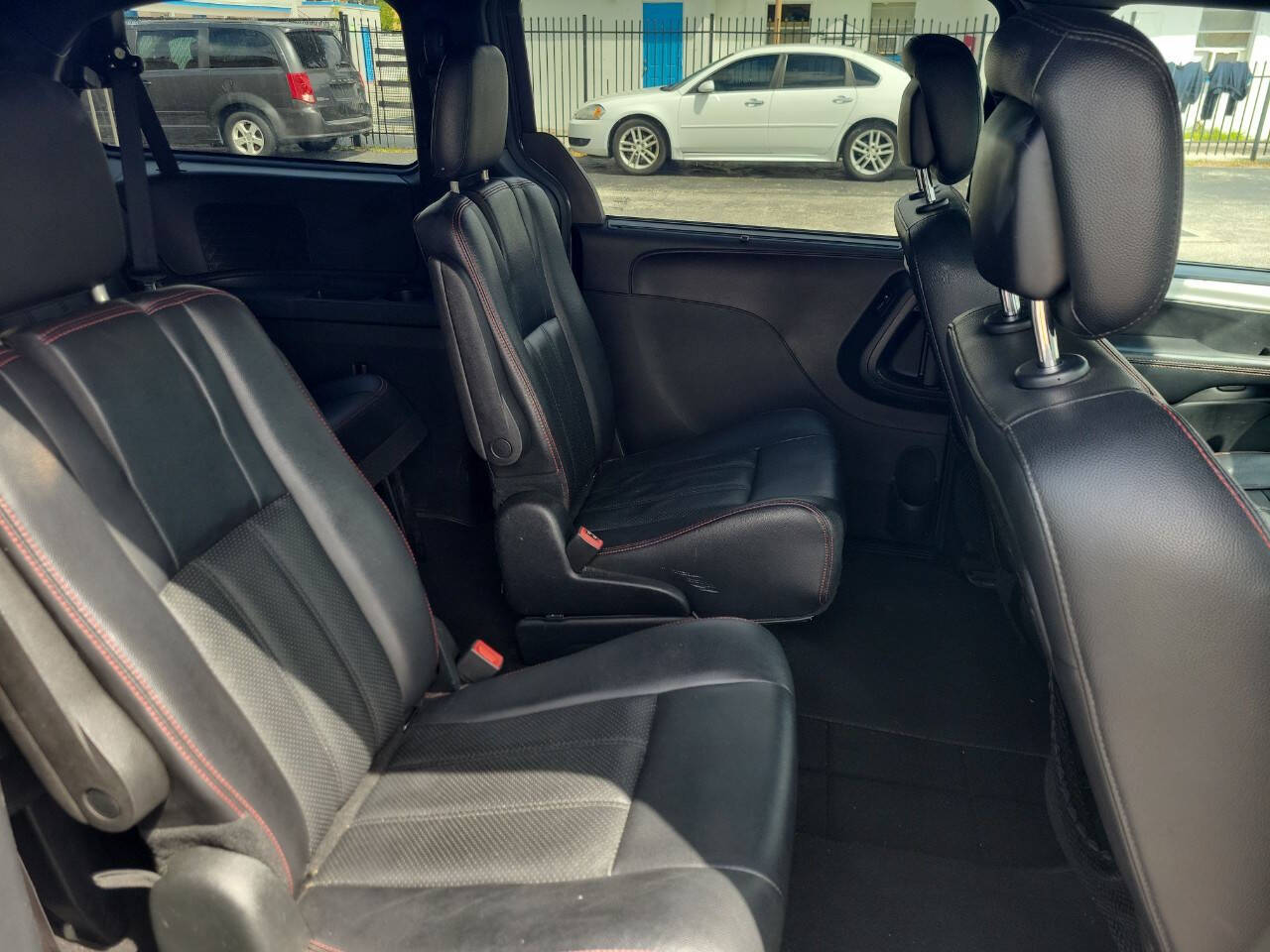 2018 Dodge Grand Caravan - $10,995