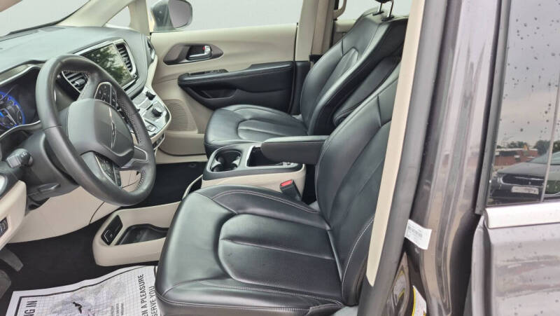 2023 Chrysler Pacifica Touring L