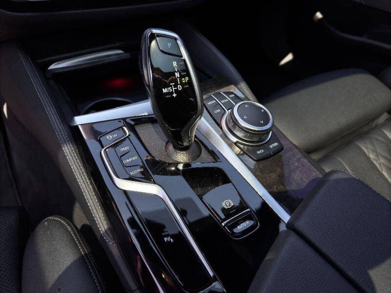 2022 BMW 5 Series 530i