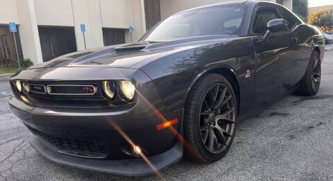 2016 Dodge Challenger 392 HEMI Scat Pack Shaker