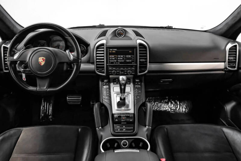 2014 Porsche Cayenne GTS