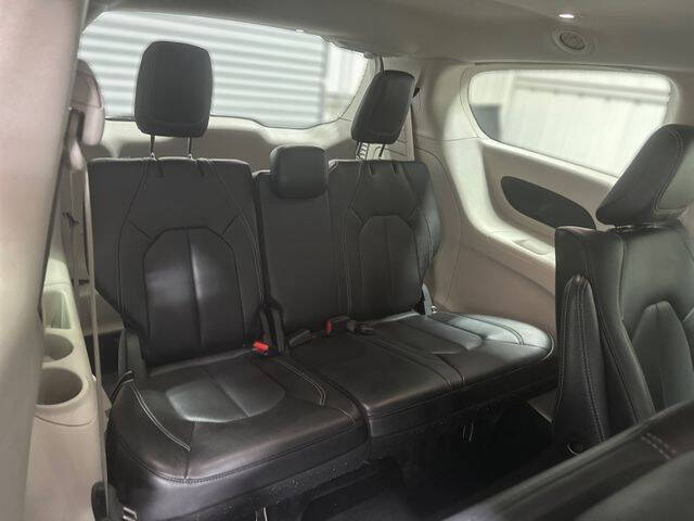 2024 Chrysler Pacifica Plug-In Hybrid Select