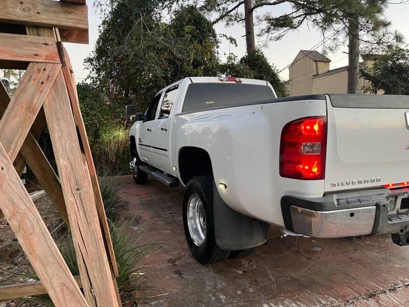 2013 Chevrolet Silverado 3500HD LT photo 3