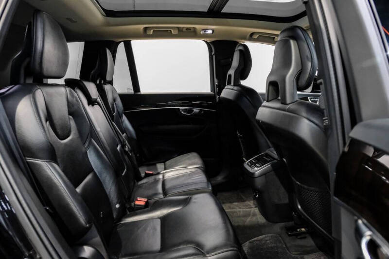 2017 Volvo XC90 T6 Momentum